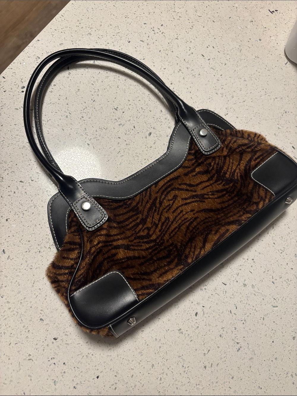 Faux Tiger print purse - Picture 2 of 6
